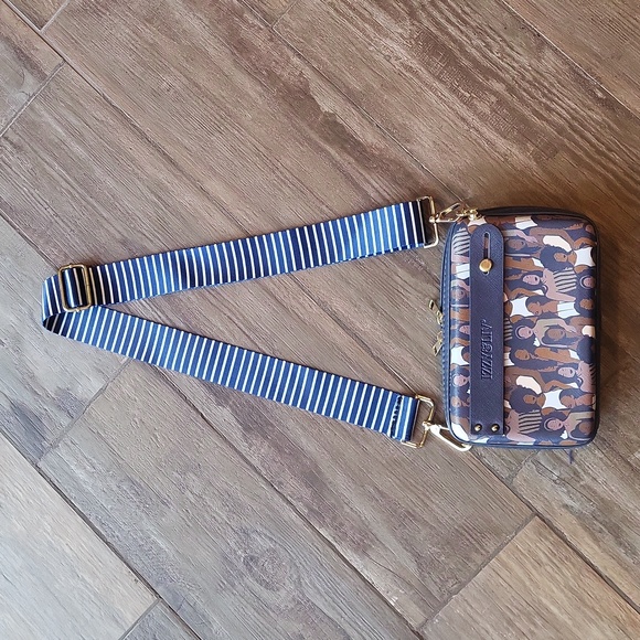 IZZY & LIV Powerful Women Crossbody Clutch Bag w/ Adjustable Strap Gold Accents - Picture 2 of 13